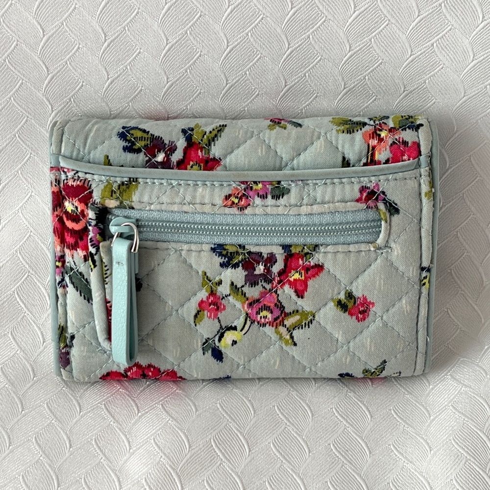 Vera Bradley Rfid Riley Compact Wallet In Water Bouquet Floral Cottagecore - Picture 2 of 6